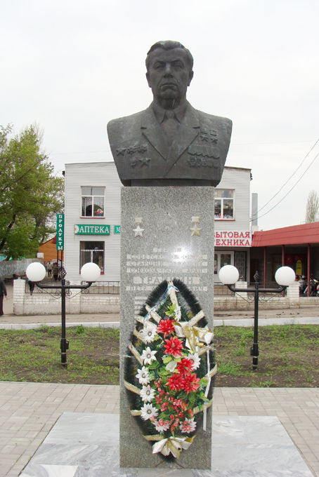 Бюст в Таловой