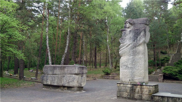 Воинское кладбище в городе Пила (общий вид)