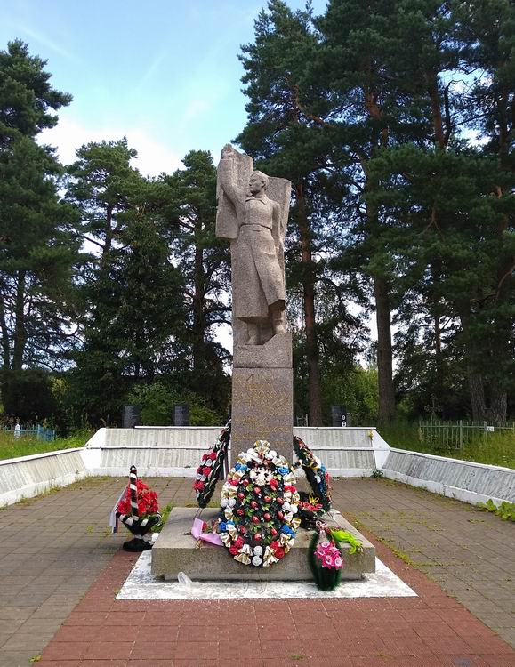 Братское кладбище в городе Торопец (общий вид)