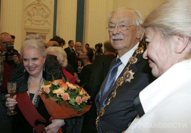 29 апреля 2008 года. Москва, Кремль. После церемонии вручения государственных наград. Фото РИА Новости.